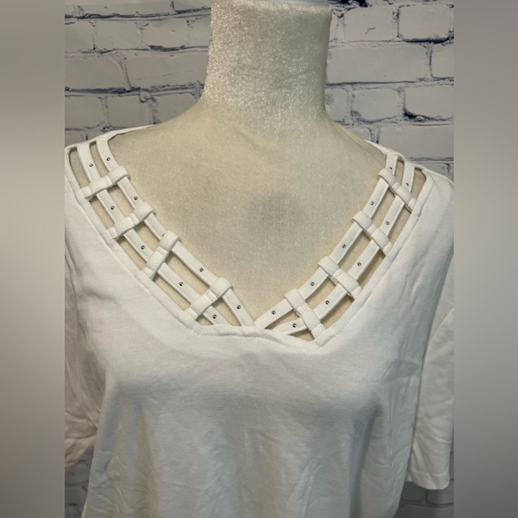 NWT Karen Scott Bright White V-Neck Top with Short Sleeves Plus Size 3X. - Picture 2 of 6